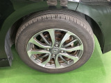 純正アルミホイールです。足元が引き立つので、車全体のイメージがアップしますよ!