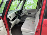 運転しやすい設計で、初心者の方でも安心して運転できます。必要なスイッチ類が手の届く範囲に配置されており、安全で快適なドライブをサポートします。