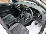 認定中古車保証1年間距離無制限の保証とロードアシスタンスサービスが全車に付帯されています。また、1年間または2年間の延長保証(有償)もご利用いただけます。