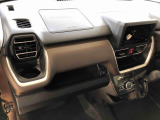 よく使うものが手を伸ばせばすぐ届く、機能面で充実した収納。