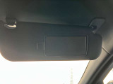 バニティミラー装備。