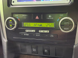 【左右独立型フルオートエアコン】運転席と助手席でそれぞれお好みの温度に設定可能。同乗者にも配慮した、快適な空調をお届け致します。