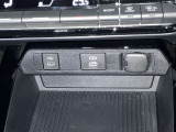 スマートフォンやお手持ちの機器のバッテリー残量が少なくなっても、運転中に充電ができるので安心ですね!