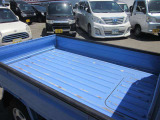 自動車だけではなく、オートバイやトラック、建機までもお取り扱いしております。お客様方とツーリング等も行っております。