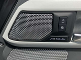 MERIDIANデジタルサウンドシステム装備。コンサートのような臨場感溢れる音響空間を実現します。