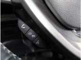 ステアリングに付いているスイッチで、ナビとBluetooth接続した電話のハンズフリー通話操作ができます。