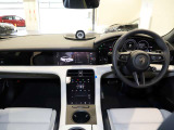 イオナイザー イオン化技術の使用によって、車内へ流れる空気の質を改善するシステム。空気が車内に入る前にイオン化装置の中を通過することで、空気中の細菌や有害物質が減少します。