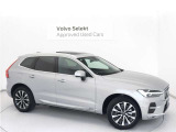 Volvo Cars appで車にリモートアクセスして、空調機能の操作や車の施錠・開錠、ソフトウェア更新などが可能です。エアコンやシートヒーターを操作して、出発前に車内を快適な温度に整えられます。