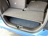 アイデア次第でいろいろな使い方ができる広くて使い勝手のいい荷室。