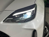 【LEDヘッドライト】悪天候や夜間走行時も良好な視界を確保し安心して運転できる高輝度LEDヘッドライトを装備!点灯速度が早く、消費電力も抑えられています。
