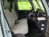 シンプルで使いやすい内装空間。運転席からの視界も良好で、安全な運転をサポートします。快適なシートで、長距離ドライブも疲れにくいでしょう。
