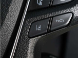 【LTA/レーントレーシングアシスト】高速クルージングをサポートする機能!車線や先行車・周辺車を前方カメラやレーダーで認識し、軌跡を追うように車線維持に必要なハンドルの操作をサポートするシステムです。