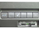 ステアリングヒーターと、パワーバックドアも装備されておりますよ♪