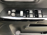 パワーウインド・電動格納付きドアミラースイッチは、運転席ドアに集中☆