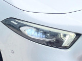 ●LEDヘッドライト:夜間走行時も良好な視界を確保し安心して運転できる高輝度LEDヘッドライトを装備!点灯速度が早く、消費電力も抑えられています。