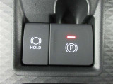 電動パーキングシステム装備でかけわすれや解除し忘れがありません。
