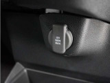 スマートフォンの充電等にも便利な電源ソケット!使いやすい場所に装備されています。