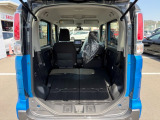 2名乗車時の荷室です。