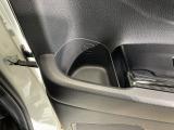 後席ドアのドリンクホルダー
