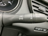 直感的な操作で、安全な車線変更をサポートします。視認性の高いデザインで、夜間走行時でも安心です。