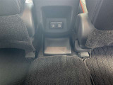 充電を後部座席でもできます