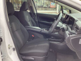 ヘタリもなく綺麗な状態です。シートリフトがついてますので、お好みのシートポジションで運転できます。