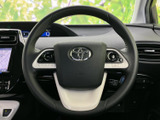 操作がしやすいデザインで、運転中の視線移動を最小限に抑えます。お好みの機能もボタンで簡単に操作可能です。