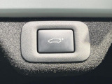 【パワーバックドア】スマートキーや運転席のボタンを押すだけでリアゲートが自動で開閉します!荷物を持っている時や、高い位置にあるバックドアを閉める際に便利な機能です♪