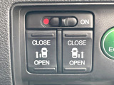 【両側パワースライドドア】スマートキーや運転席のスイッチで後席両側スライドドアの開閉が可能♪電動だから力を入れてドアを開ける必要が無く、小さなお子様でも簡単に開け閉めでき快適です♪