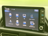 多彩なソースからお好みの音楽を楽しめます。ラジオ、CD、USBなど、様々なメディアに対応し、飽きのこない音楽体験を提供します。