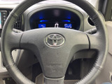 握りやすく操作しやすいステアリング。快適なドライビングポジションを保ち、長距離運転も疲れにくい設計となっています。