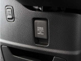 スマートフォンの充電等にも便利な電源ソケット!使いやすい場所に装備されています。