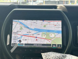 目的地までの案内や情報表示を行うナビゲーション。初めて行く場所へのドライブも快適にサポートします。