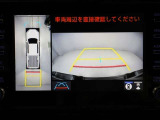 パノラミックビューモニターを装備。駐車場や交差点でクルマを真上から見るように周囲を確認できます。機能の詳細は販売店スタッフまでおたずねください。