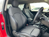 座り心地も言うこと無し。運転席に座った時のファーストインプレッションは心地よいホールド感のある堅めのシート、遊び心もありながら、しっかりとした座り心地に高級感も溢れるミニ。