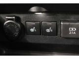 運転席と助手席には寒い日の肩や腰、冷えやすい下肢を温めてくれるシートヒーターが付いております!