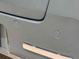 コーナーセンサーを車の前後に装備! 障害物の距離に応じて警告音を変えてお知らせします