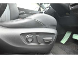 パワーシート搭載。微妙な調整が手軽にでき、ぴったりのポジションで運転することが可能です。