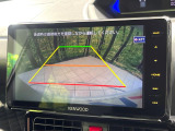【バックカメラ】駐車時に後方がリアルタイム映像で確認できます。大型商業施設や立体駐車場での駐車時や、夜間のバック時に大活躍!運転スキルに関わらず、今や必須となった装備のひとつです!