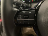 ステアリング左手側にオーディオ関連のコントロールスイッチを配置しています。操作時は視線を逸らすことなく運転に集中できます。