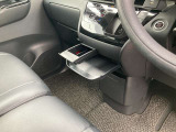 運転席横にはドリンクホルダーもございます。