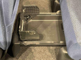 中敷きを立ち上げれば、倒れやすい荷物も安定して積める置きラクボックスが標準装備