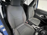 運転席も広くゆとりのある室内です