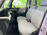 運転席周りも広々としており、操作しやすい配置がドライバーをサポート。快適なドライビングポジションで、安心して運転を楽しめます。