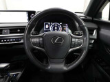 各操作スイッチなどもハンドルから手を放すことなく操作可能で安全運転に支援いたします!
