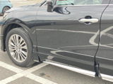 運転席からの視界も良好で、安全な運転をサポートします。操作しやすいスイッチ類が、快適なドライブを演出します。細部のデザインにも注目。