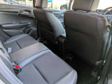 ご家族や友人が乗車する際にも十分な空間を備えたリアシート。普段使いに重宝する座席エリアです。