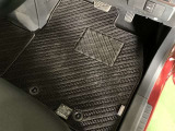フロアマット標準装備。車内を清潔に保ちます。