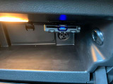 ETC車載器はグローブBOXの中です。