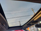 ガラスムーンルーフ!内側にはカバーもついてますので!